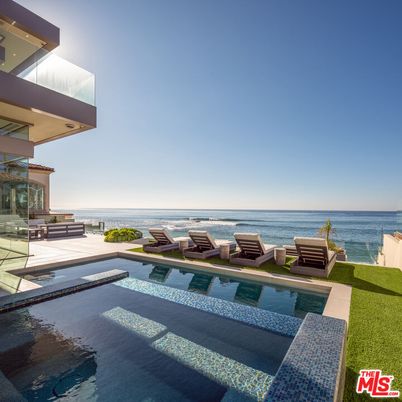 Exterior, Pool, Water