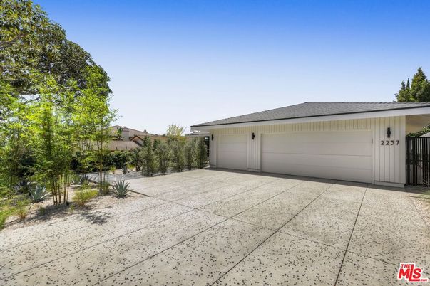 Detached Garage, Exterior