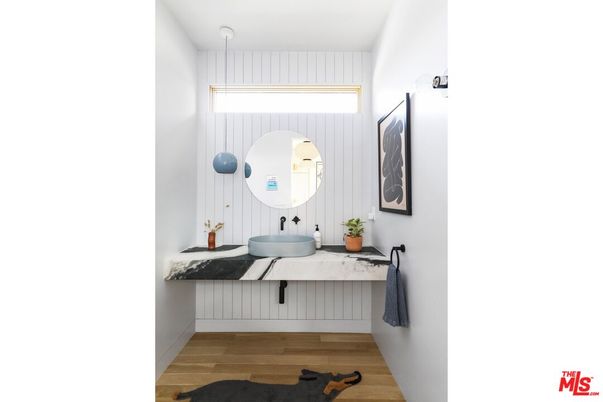 Interior, Pendant Lights, Wood Texture Flooring