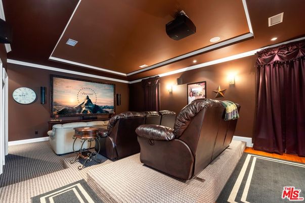 Interior, Projection Screen, Recessed Lighting, Theatre Room