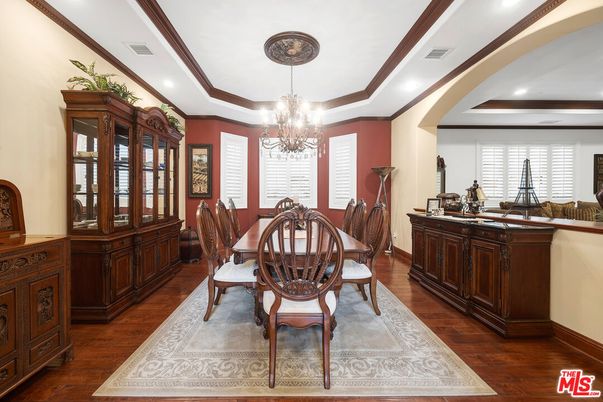Chandelier, Dining room, Interior, Recessed Lighting, Wood Texture Flooring