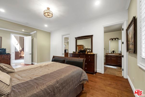 Bathroom, Bedroom, Interior, Recessed Lighting, Wood Texture Flooring