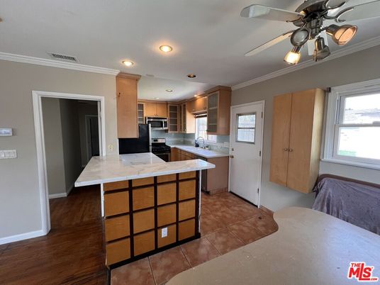 Interior, Kitchen, Recessed Lighting, Wood Texture Flooring