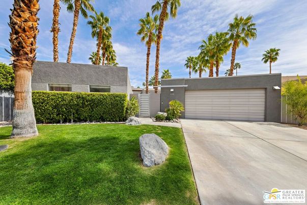 Attached, Backyard, Exterior, Facade, Modern