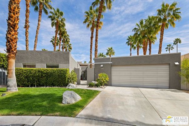 Attached, Exterior, Facade, Ranch