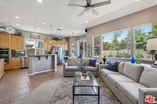 Interior, Kitchen, Living room, Pendant Lights, Recessed Lighting, Stainless Steel Appliances