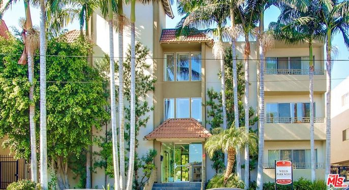 Exterior, Facade, Mediterranean