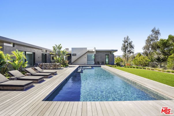 Backyard, Exterior, Pool
