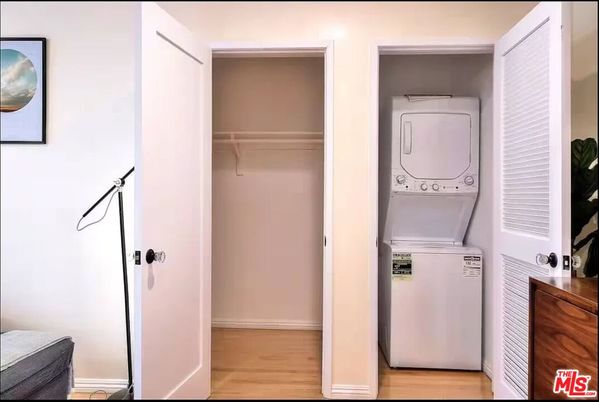 Interior, Utility Closets, Washer, Wood Texture Flooring