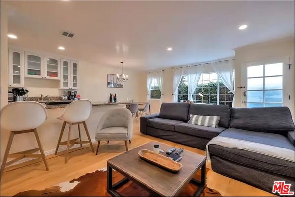 Chandelier, Dining room, Interior, Living room, Recessed Lighting, Wood Texture Flooring