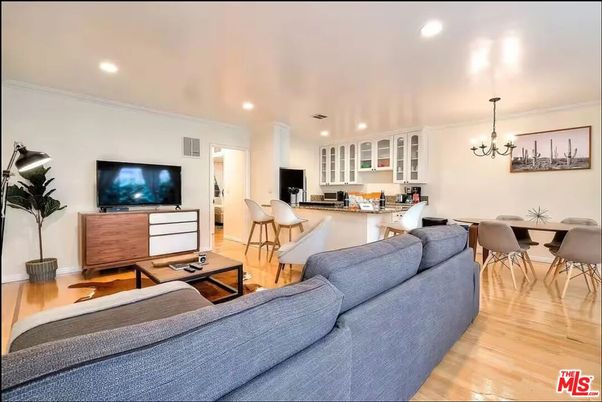Chandelier, Dining room, Interior, Living room, Recessed Lighting, Wood Texture Flooring