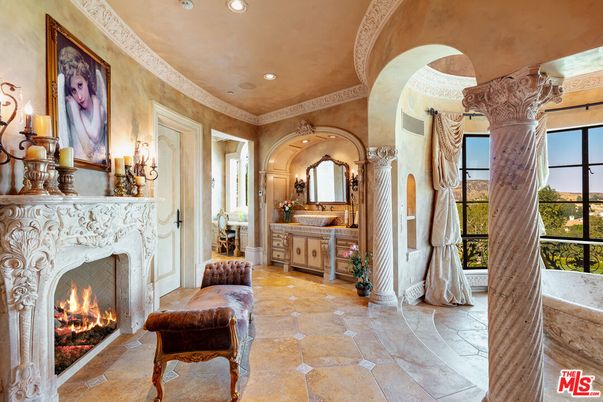 Fireplace, Interior, Recessed Lighting