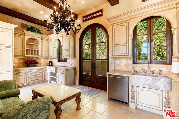 Chandelier, Interior, Kitchen, Recessed Lighting, Stainless Steel Appliances