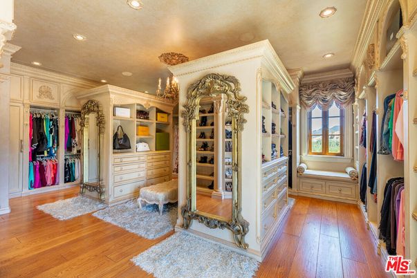 Interior, Recessed Lighting, Walk-in Closets, Wood Texture Flooring