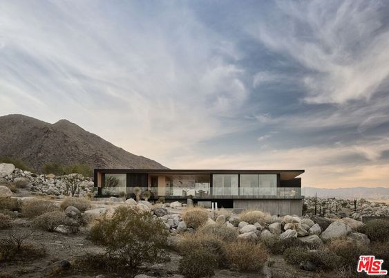 Exterior, Facade, Modern
