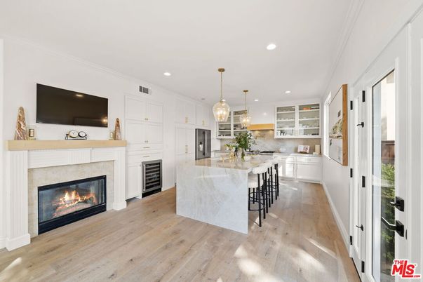 Fireplace, Interior, Kitchen, Pendant Lights, Recessed Lighting, Wood Texture Flooring