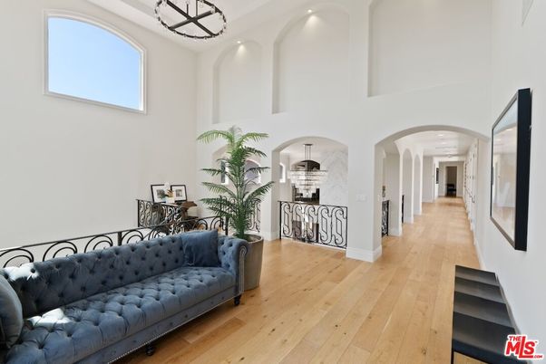 Interior, Pendant Lights, Recessed Lighting, Wood Texture Flooring