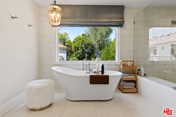 Bathroom, Free Standing Baths, Glass Shower, Interior, Pendant Lights