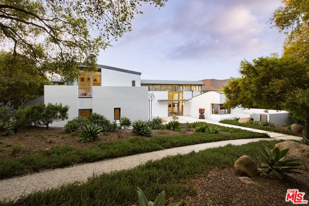 Backyard, Exterior, Facade, Modern