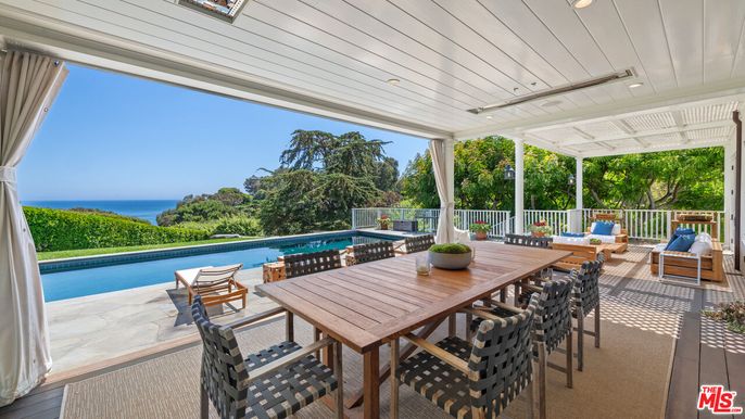 Exterior, Pool, Water