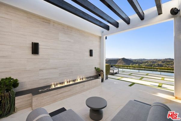 Exterior, Fireplace