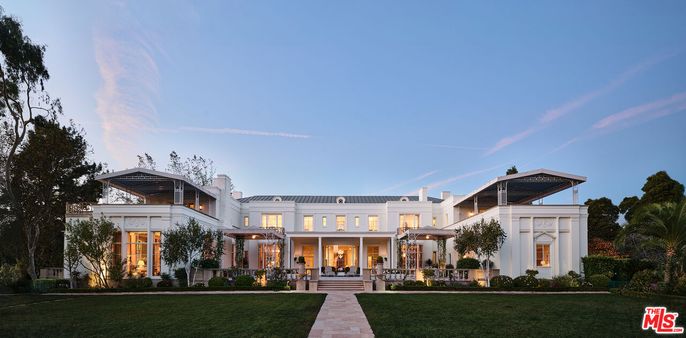 Backyard, Exterior, Facade, Mediterranean