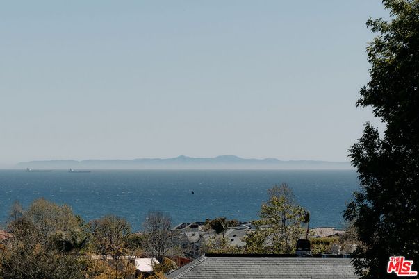 Exterior, Lake