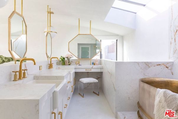 Bathroom, Dual Sink Vanities, Interior
