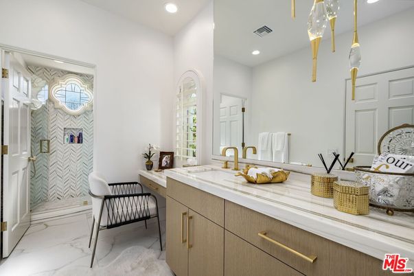 Bathroom, Interior, Marble, Pendant Lights, Recessed Lighting
