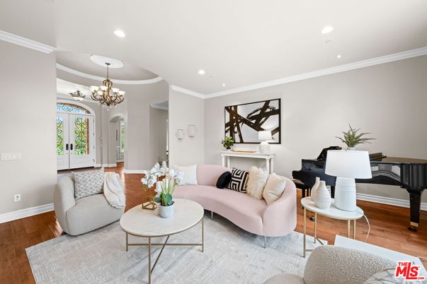 Chandelier, Fireplace, Interior, Living room, Piano, Recessed Lighting, Wood Texture Flooring