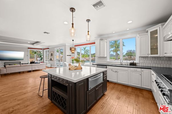 Interior, Kitchen, Living room, Pendant Lights, Recessed Lighting, Stainless Steel Appliances, Wood Texture Flooring