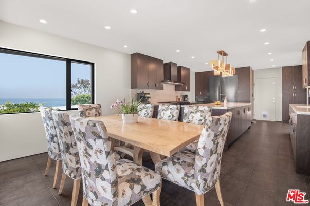 Dining room, Interior, Kitchen, Pendant Lights, Recessed Lighting, Water