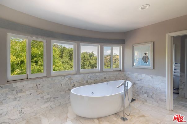 Bathroom, Free Standing Baths, Interior, Marble, Recessed Lighting