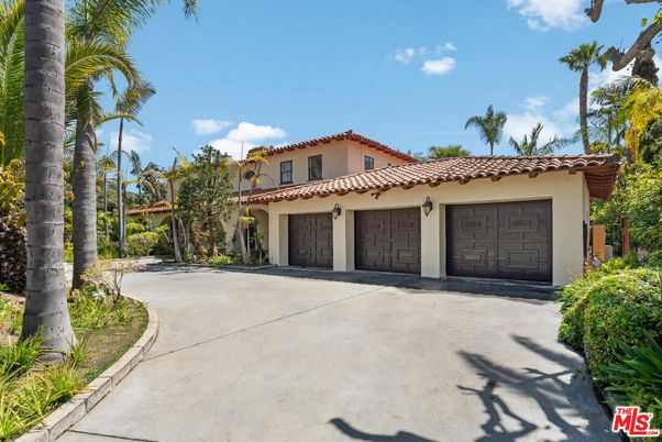 Attached, Exterior, Facade, Spanish Mediterranean
