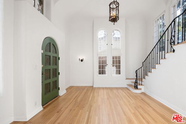 Interior, Pendant Lights, Wood Texture Flooring