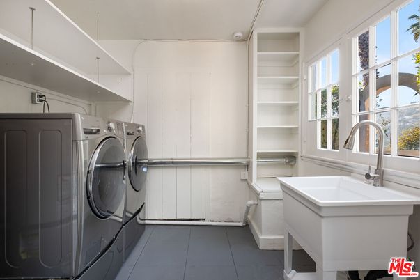 Interior, Washer