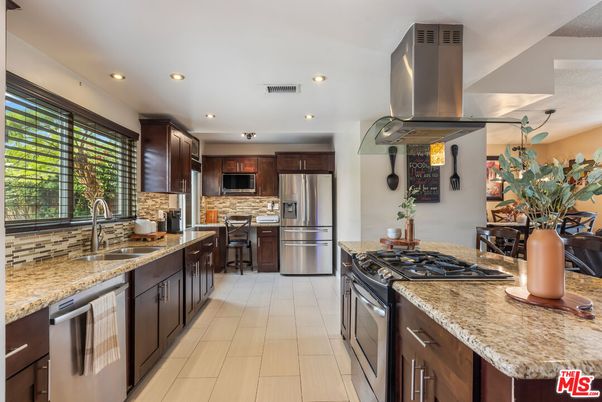 Dining room, Interior, Kitchen, Recessed Lighting, Stainless Steel Appliances