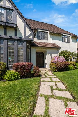 Exterior, Facade, Tudor Revival