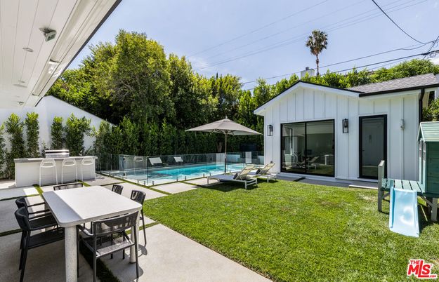 Backyard, Exterior, Pool