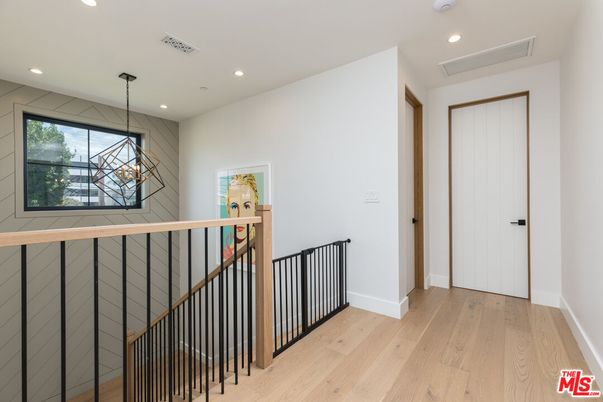 Interior, Pendant Lights, Recessed Lighting, Wood Texture Flooring