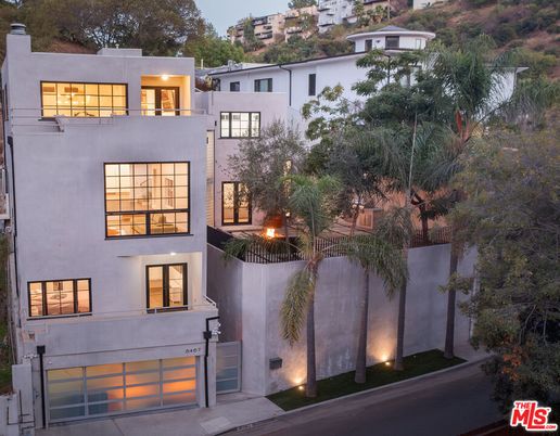 Attached, Exterior, Facade, Modern