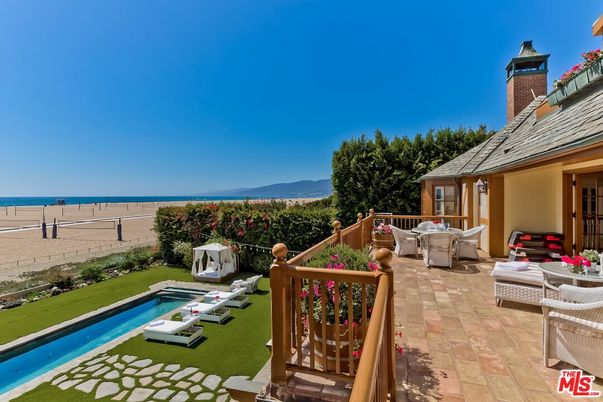 Exterior, Pool, Water