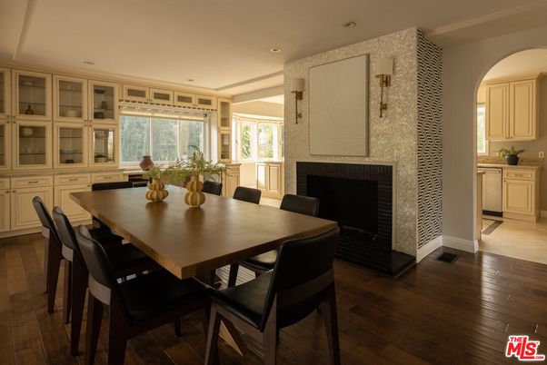 Dining room, Fireplace, Interior, Recessed Lighting, Wood Texture Flooring