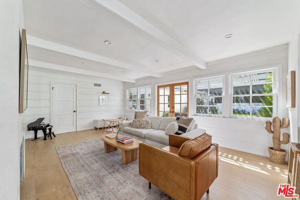 Interior, Living room, Piano, Recessed Lighting, Wood Texture Flooring