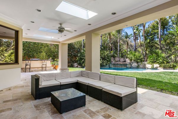 Exterior, Pool, Recessed Lighting