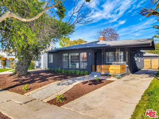 Backyard, Exterior, Facade, Ranch