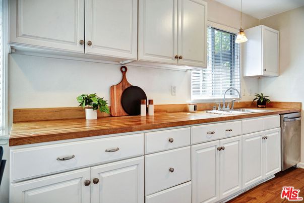 Interior, Kitchen, Pendant Lights, Wood Texture Flooring