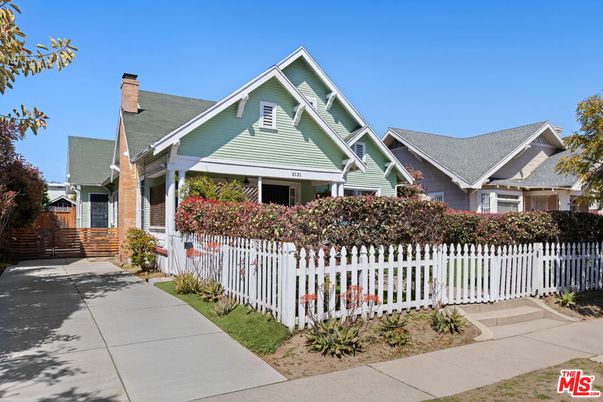 Exterior, Facade, American Craftsman