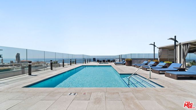 Exterior, Pool, Water
