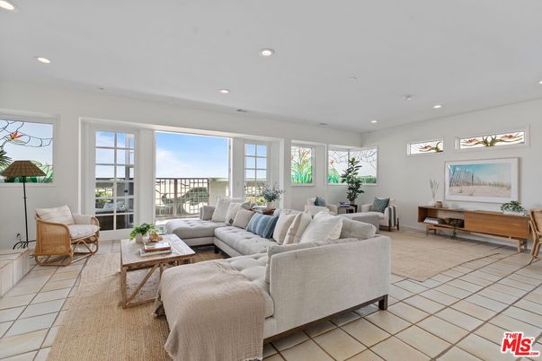 Dining room, Interior, Living room, Recessed Lighting
